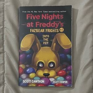 Five Nights at Freddy's Fazbear Frights #1 Into the Pit - Scott Cawthon